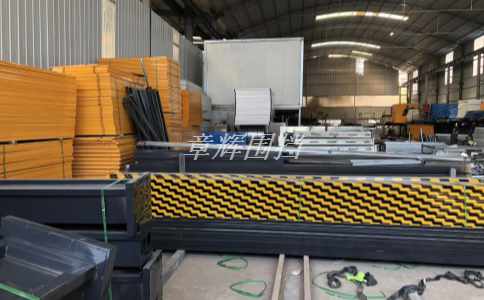 彩鋼圍擋的生產過程中需要注意哪些安全問題？