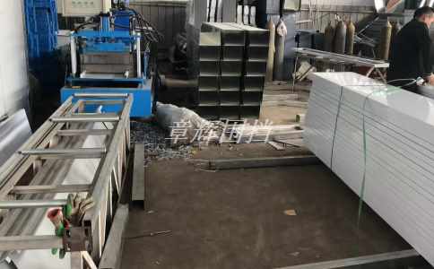 彩鋼圍擋是什麽材料製成的？